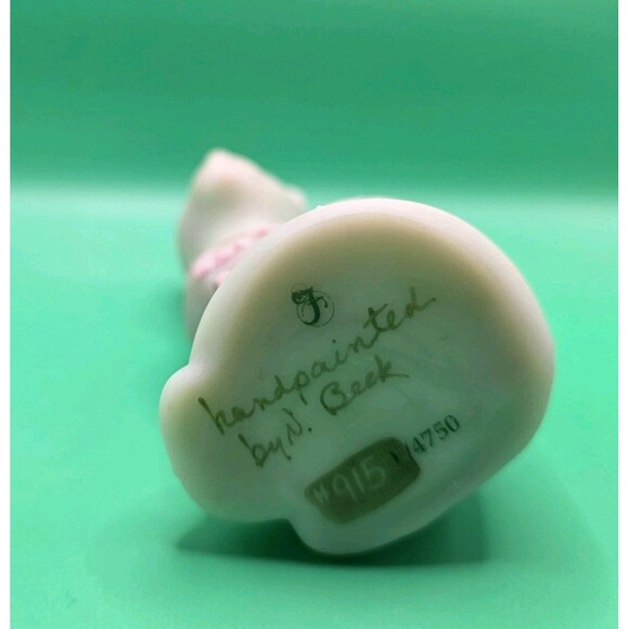 Fenton Art Burmese Glass Cat Painted Flowers & Dragonfly Signed Ltd. Edition - Picture 8 of 8